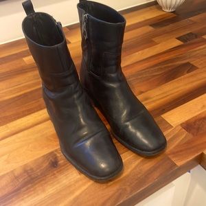 Women’s black leather boots. Size 7.5